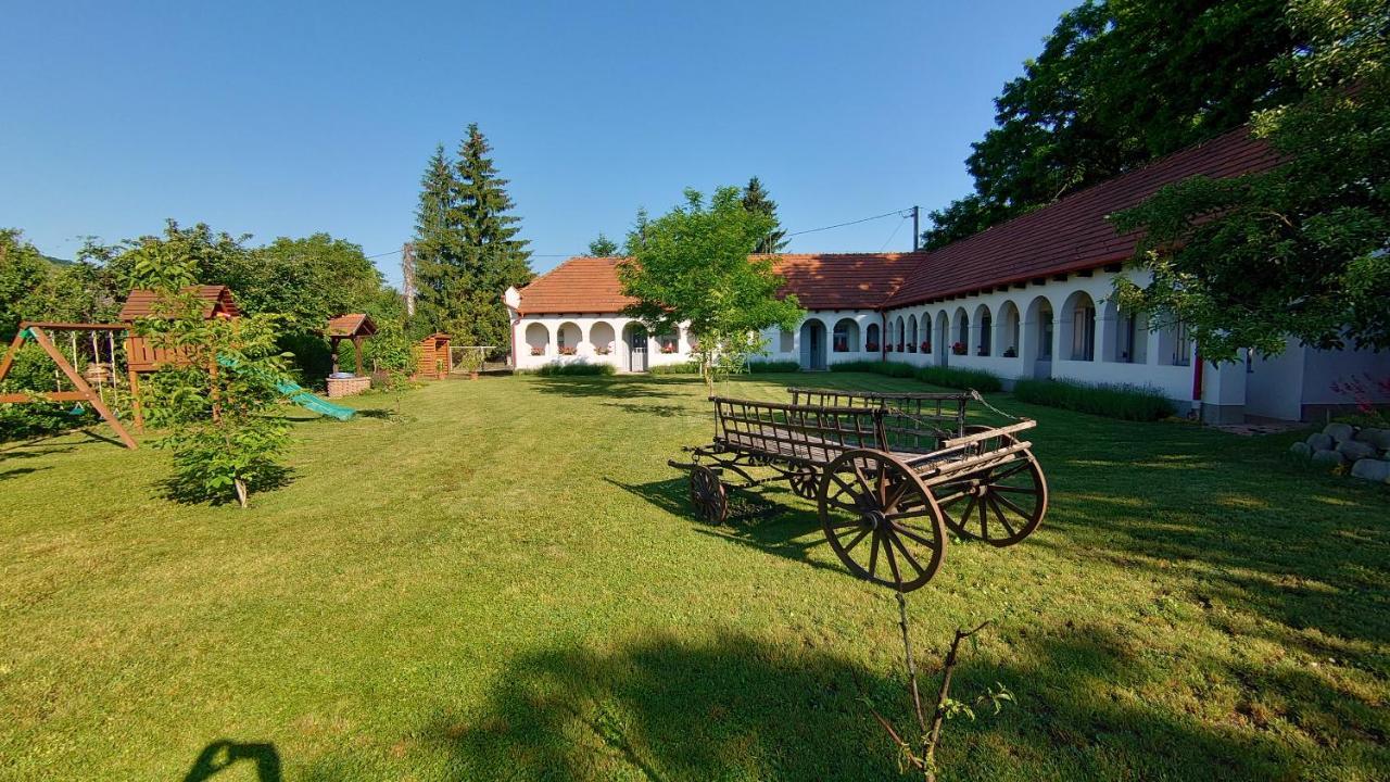 Bakta Haz Hotel Egerbakta Buitenkant foto