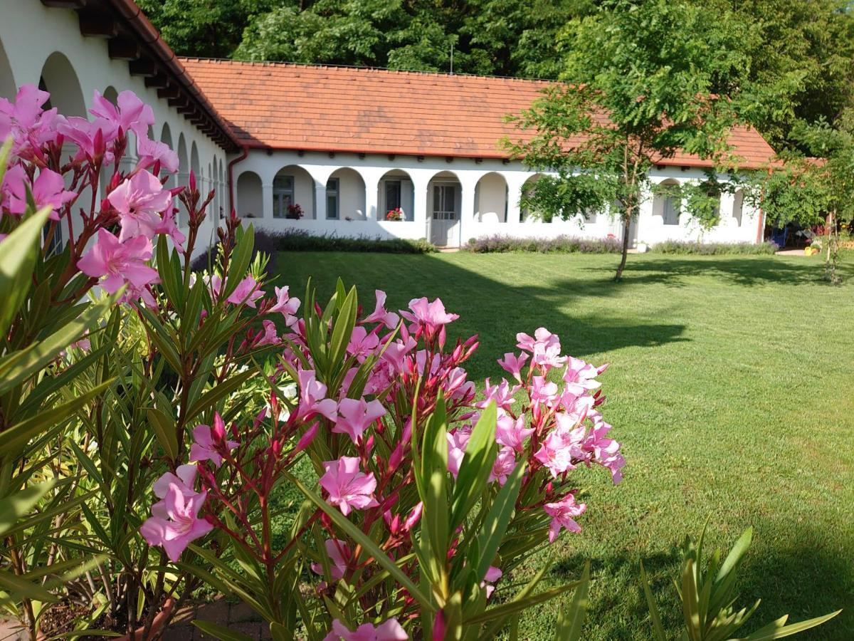 Bakta Haz Hotel Egerbakta Buitenkant foto