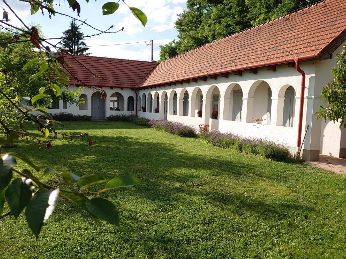 Bakta Haz Hotel Egerbakta Buitenkant foto