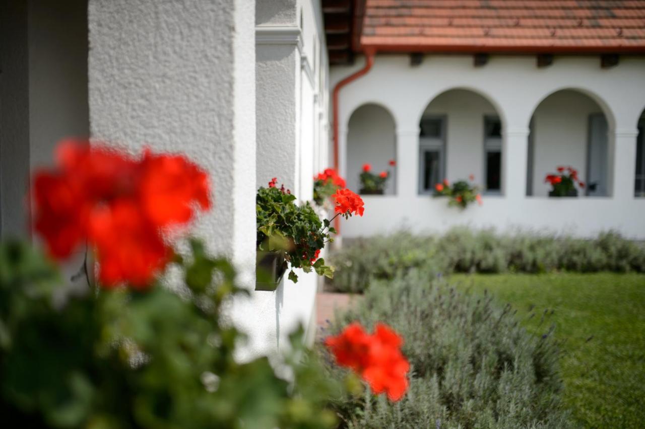Bakta Haz Hotel Egerbakta Buitenkant foto