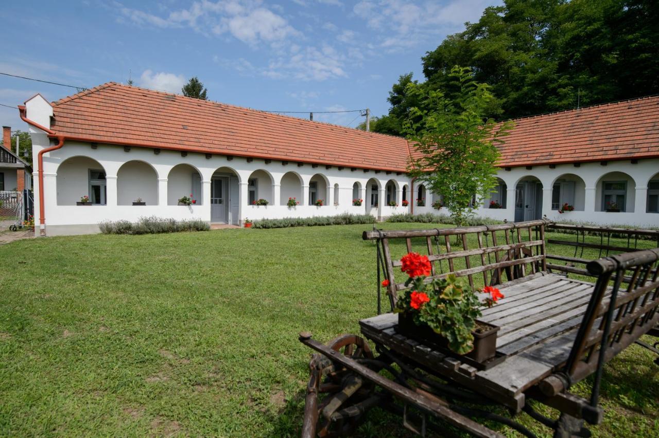 Bakta Haz Hotel Egerbakta Buitenkant foto