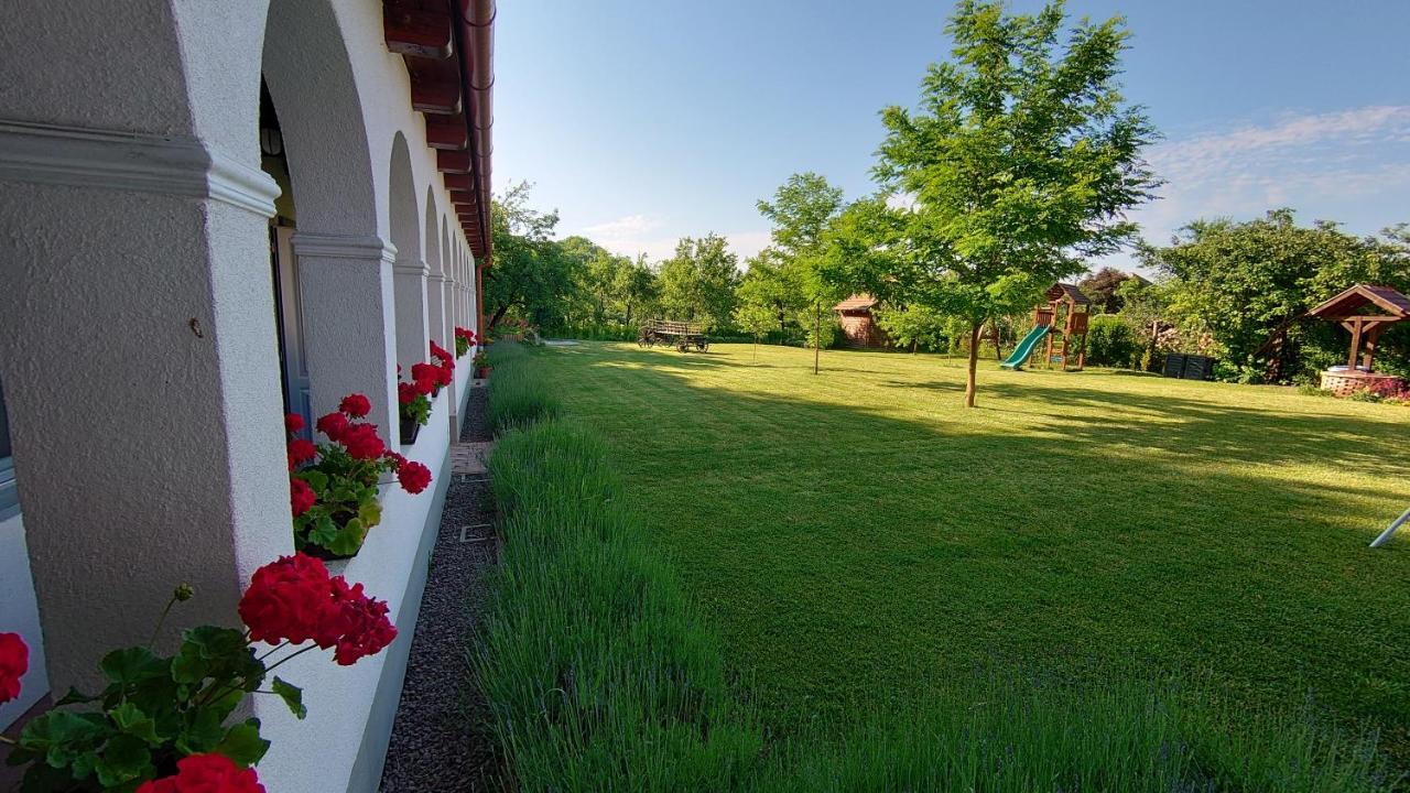 Bakta Haz Hotel Egerbakta Buitenkant foto