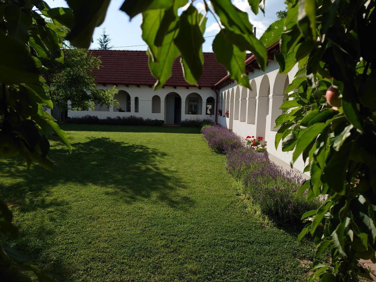 Bakta Haz Hotel Egerbakta Buitenkant foto